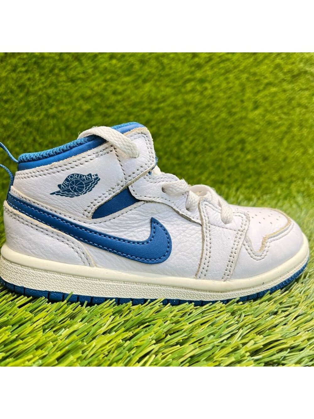 Nike Air Jordan 1 Mid SE Boys Size 9C White Blue Athletic Leather Shoes Sneakers